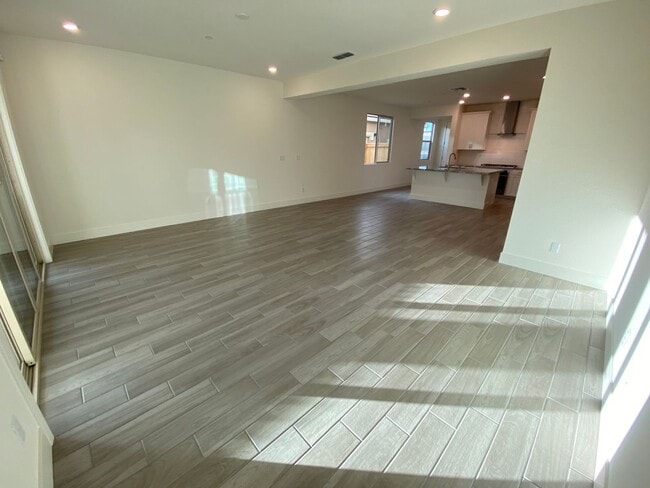 Building Photo - Newer home in Rancho Cordova near Labyrint...