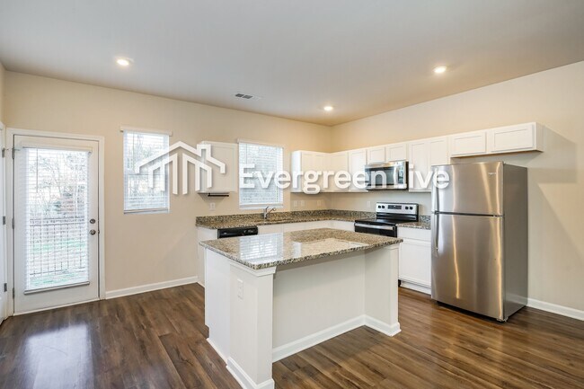 Building Photo - 921 Hamilton Cross Dr