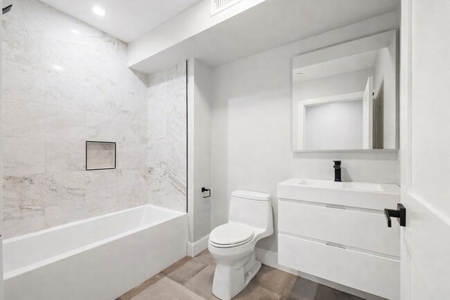 Building Photo - 113-115 Falcon St