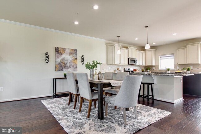 Building Photo - 7201 Thackley Way