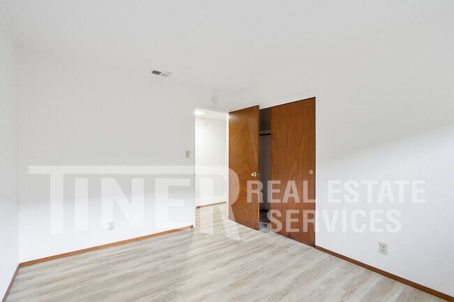 Building Photo - 2304 Villanova Cir