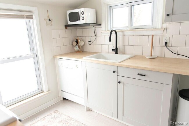 Building Photo - 22101 Nowlin St