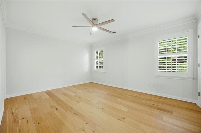 Building Photo - 1390 Tennis Ct Pl