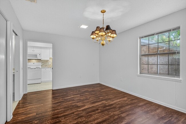 Building Photo - 96 Yacht Club Dr NE