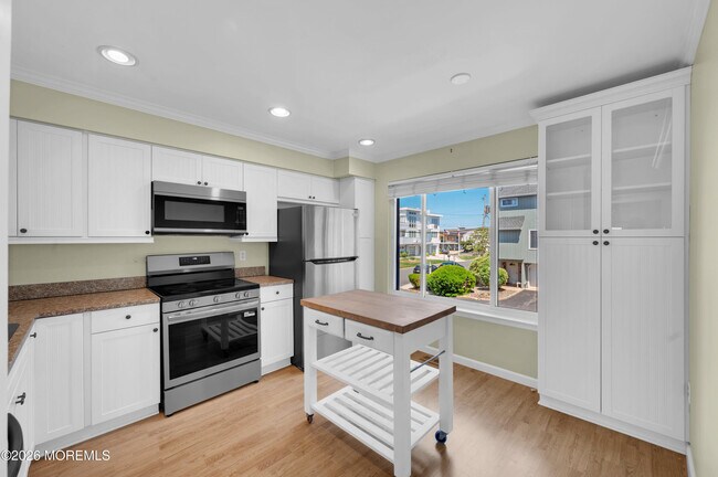 Building Photo - 2 Island View Way