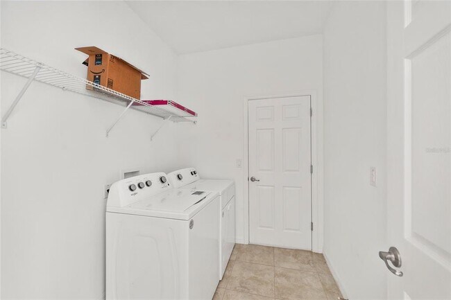 Building Photo - 6175 SW 74th Ct