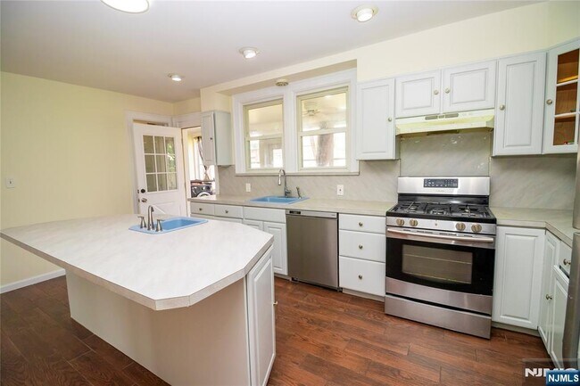 Building Photo - 29 13th