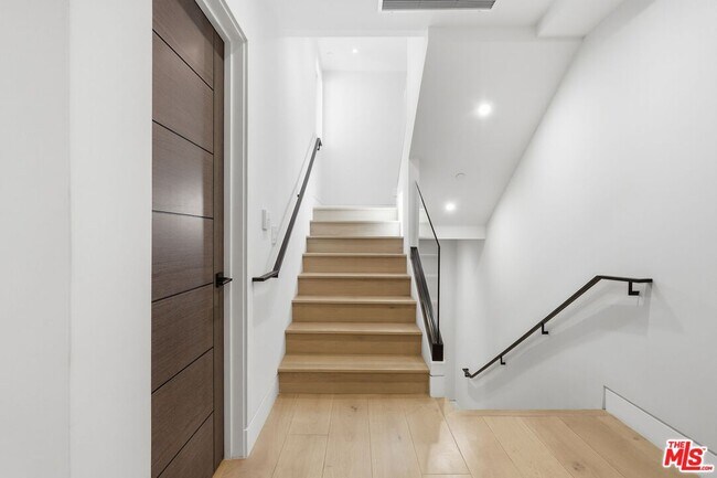 Building Photo - 11769 Bellagio Rd