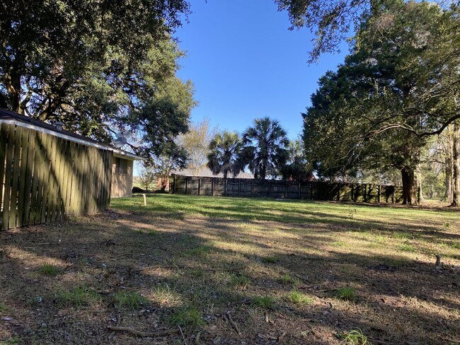 Building Photo - Charming 2 Bedroom Rental with Wood Floors in Port Allen!