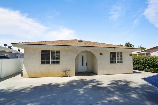 Building Photo - 10561 El Dorado Ave