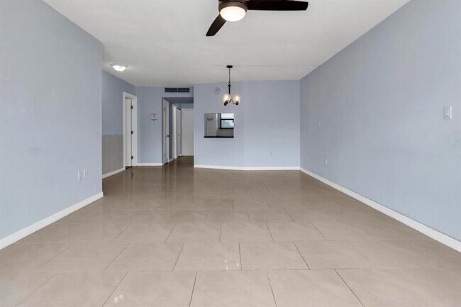 Building Photo - 1690 NE 191st St