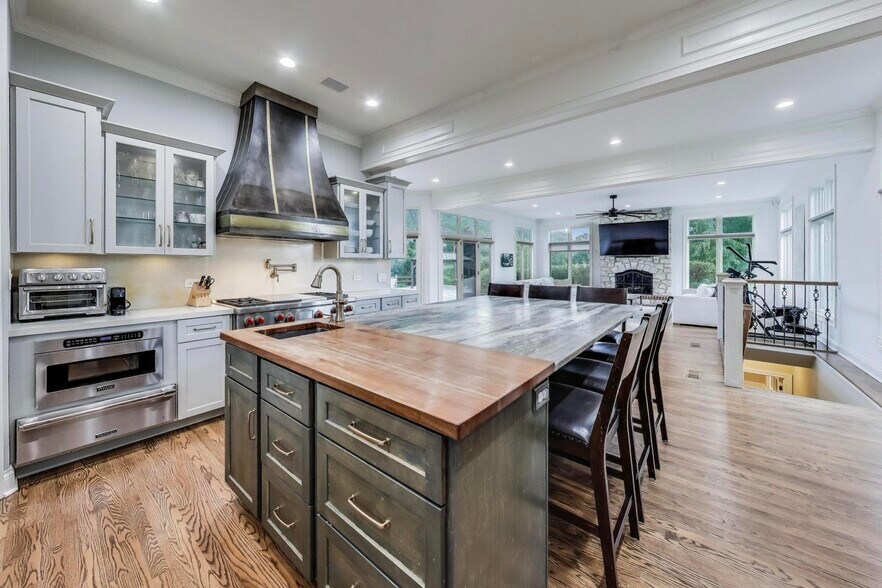 Building Photo - 23W711 Hobson Rd