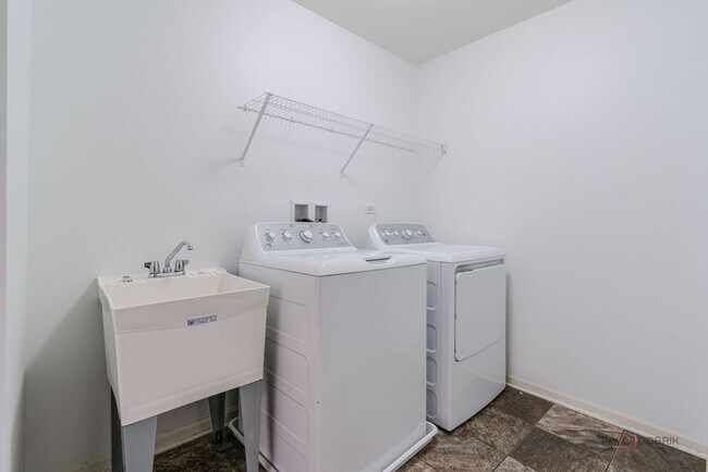 Building Photo - 202 Minuet Cir