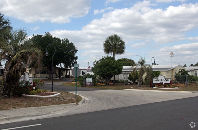 Building Photo - Lakeland Junction