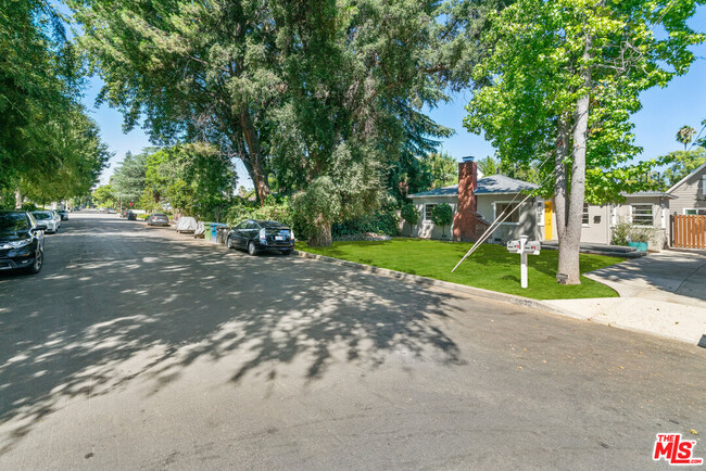 Building Photo - 5632 Ventura Canyon Ave