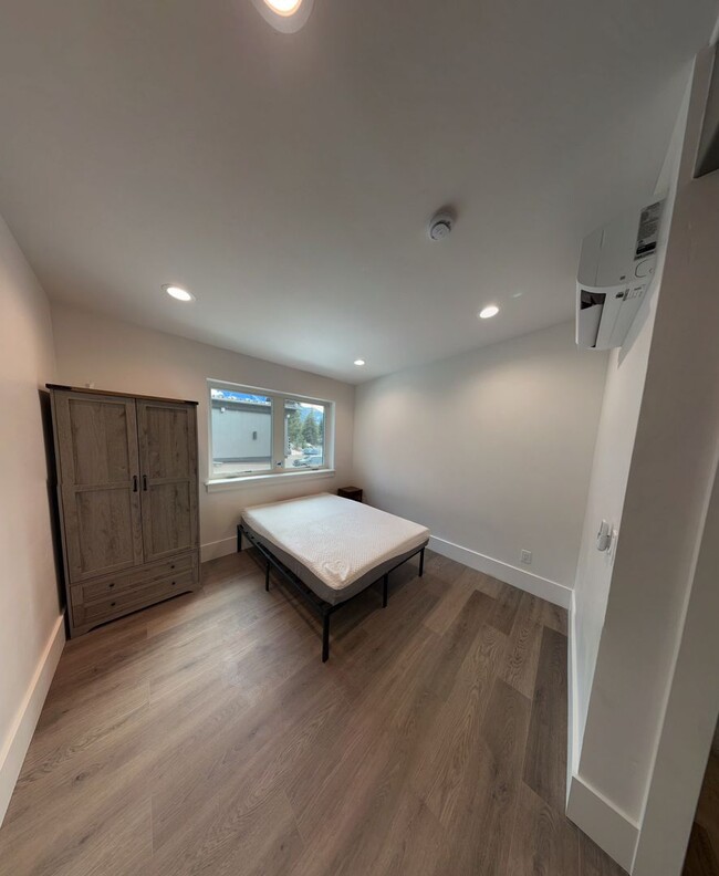 Building Photo - FULLY FURNISHED 2 BED, 1.5 BATH W/ GARAGE