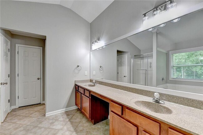 Building Photo - 2208 Staunton Dr NW