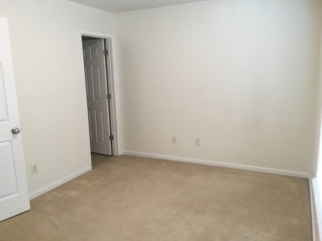 Building Photo - 448 Dunwood Dr