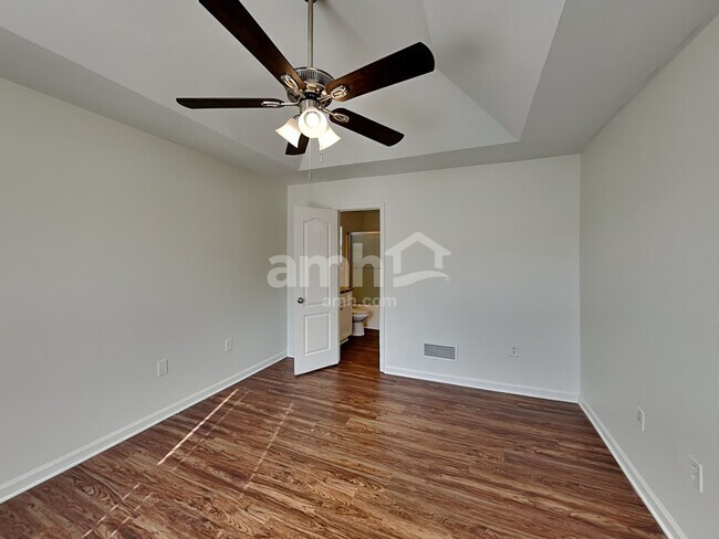 Building Photo - 6290 Queensdale Dr