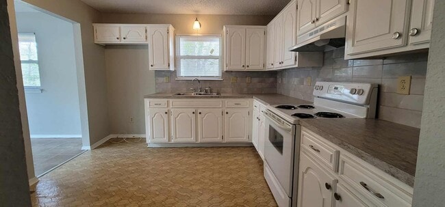 Building Photo - 41 Sheneman Dr