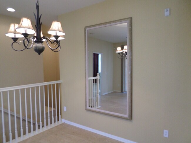 Building Photo - Beautiful 2 bedroom 2 bath town home @ Ava...