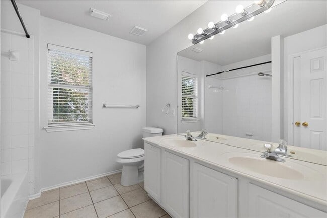 Building Photo - 11217 Jockey Bluff Dr