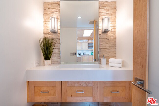 Building Photo - 11950 S Beach Club Way