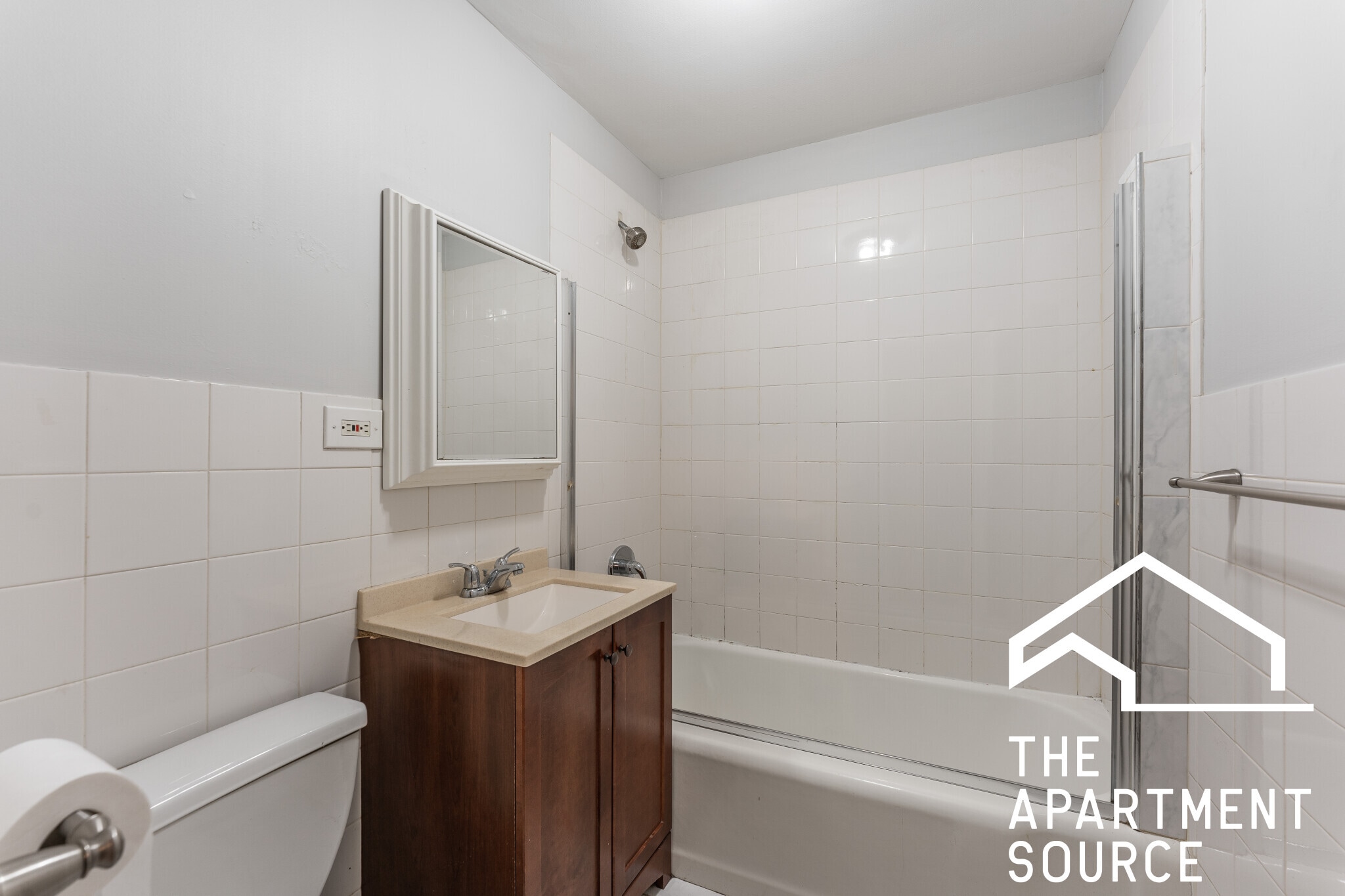 Building Photo - 1317 W Foster Ave