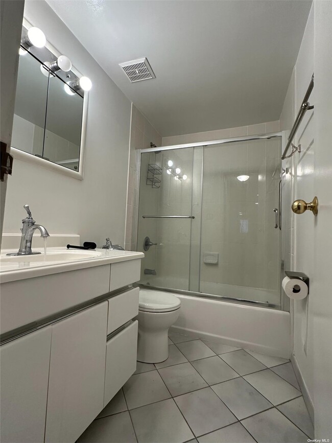 Building Photo - 264 Sagamore Hills Dr