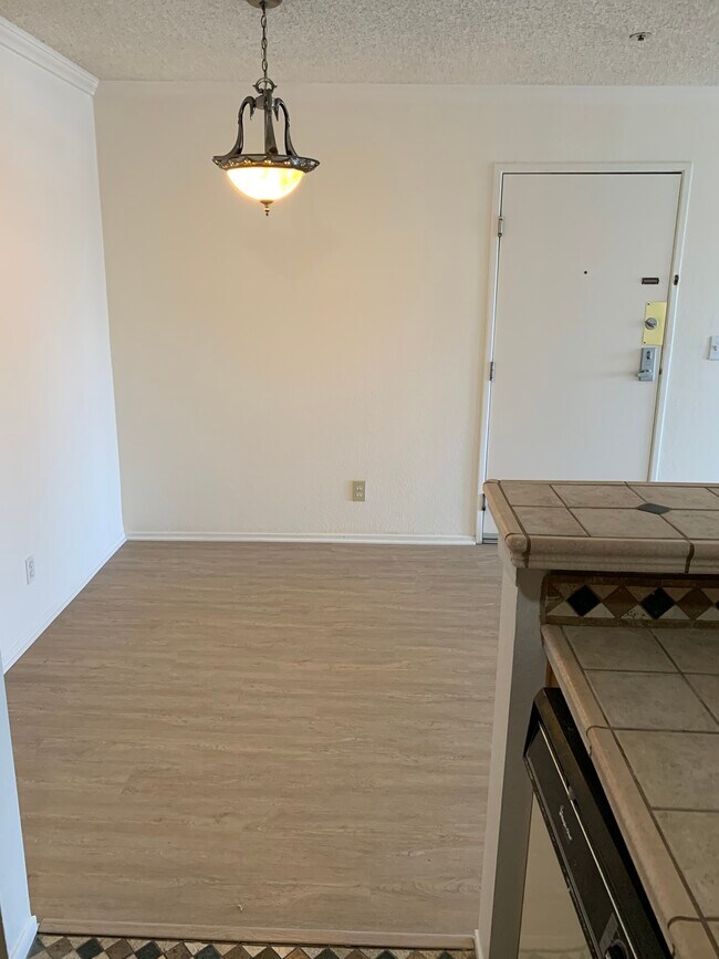 Dinning Area - Hayworth Apartments