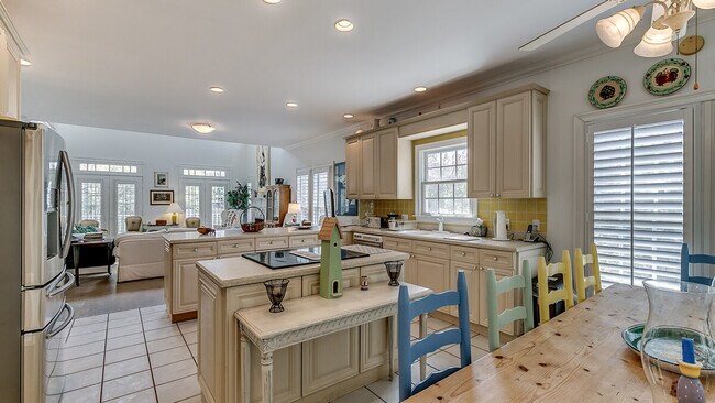 Building Photo - 635 Dune Oaks Dr