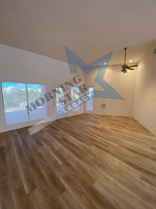 Building Photo - VIEWS!!  Spacious home in Picacho Hills!