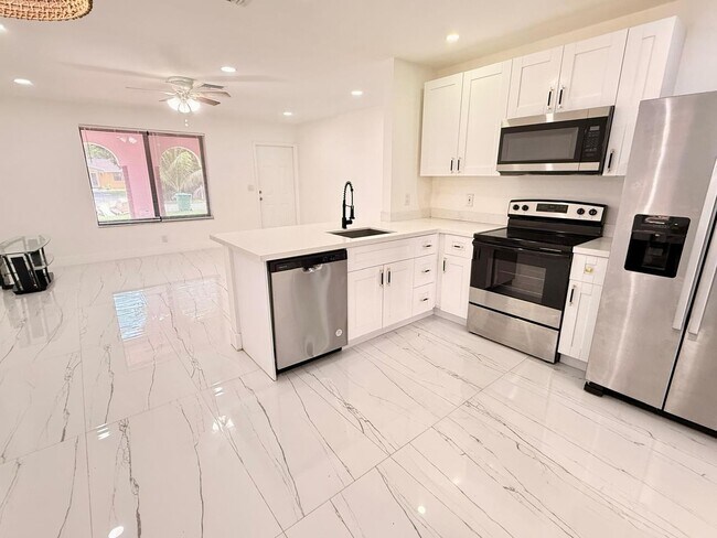 Building Photo - 4088 SW 51st St