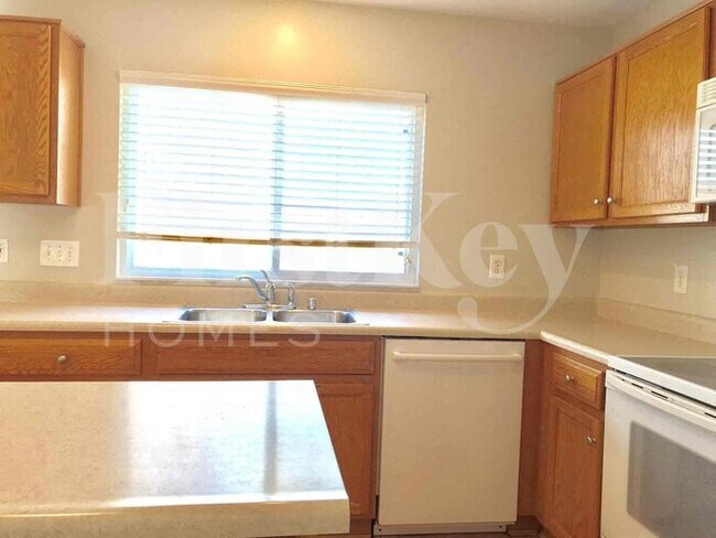 Building Photo - 6176 Fox Run Ln