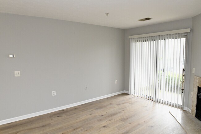 Building Photo - 8911 Town Center Cir