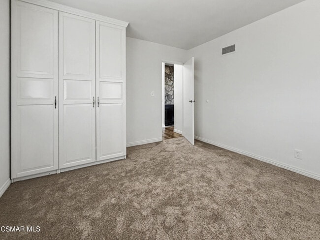 Building Photo - 2485 E Hillcrest Dr