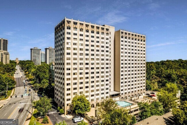 Building Photo - 2479 Peachtree Rd NE