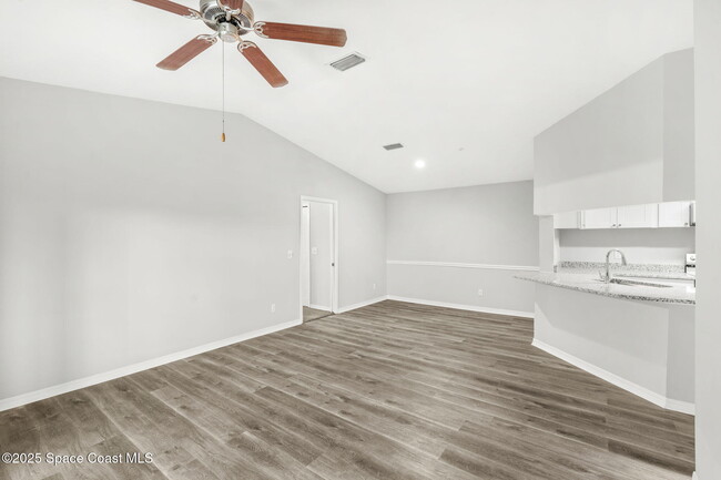 Building Photo - 7667 N Wickham Rd
