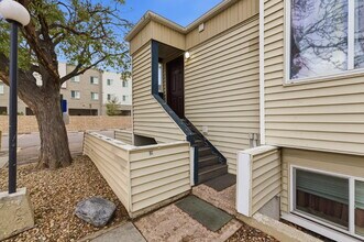 Building Photo - Beautiful Totally Remodeled Studio Home - Available Immediately!