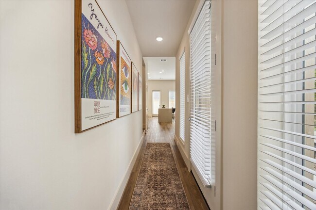 Building Photo - 5903 Urban Pnes St