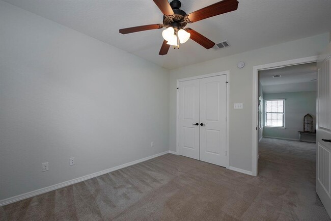 Building Photo - 119 Golfview Ct