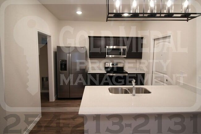 Building Photo - 5105 Red Rose Xing