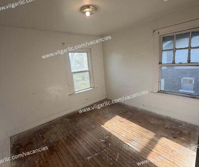 Building Photo - FOR SALE - 3 bedrooms • 1 bathroom