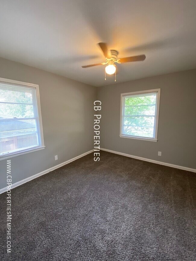 Building Photo - Move In Promos to choose from!