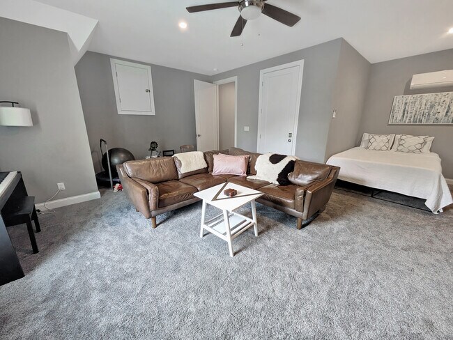 Building Photo - 1612 Auburndale Ave