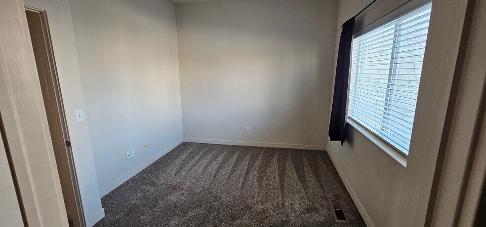 Building Photo - 725 S 200 W