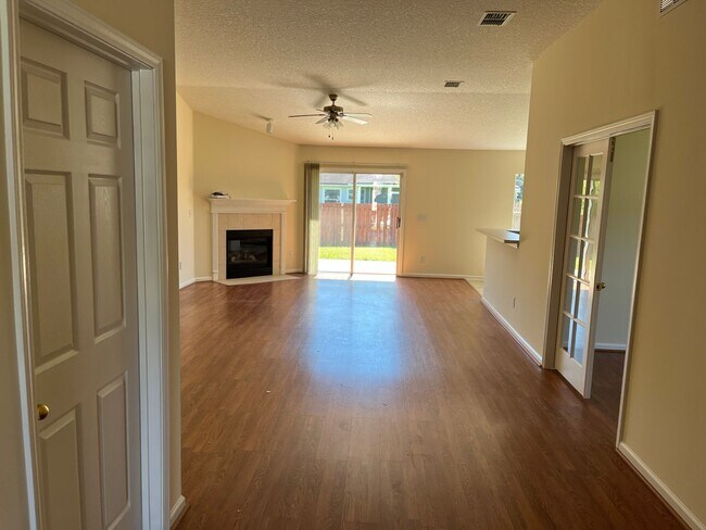 Building Photo - 3537 Whisper Creek Blvd
