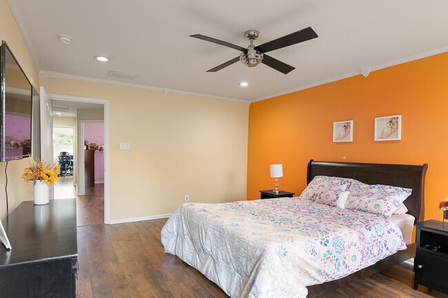 Building Photo - 9 Crest Ct