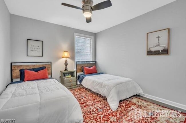 Building Photo - 28 Bay Ave