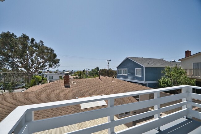 Building Photo - 4 Bed 2.5 Bath Home in Hermosa Beach For L...